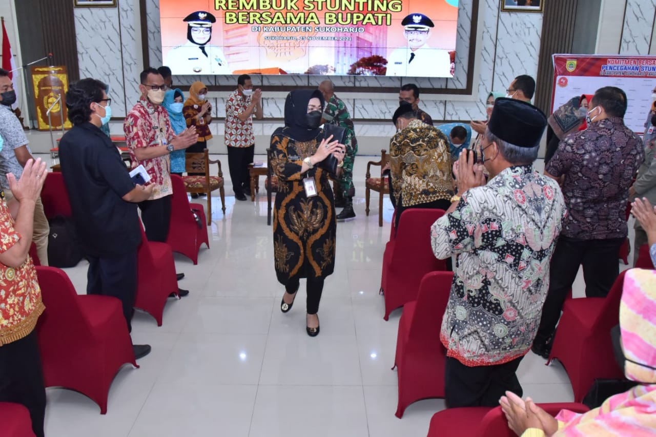 Bupati Sukoharjo, Etik Suryani saat menigkuti Rembug Stunting Sukoharjo. Foto: Jatengprov.go.id