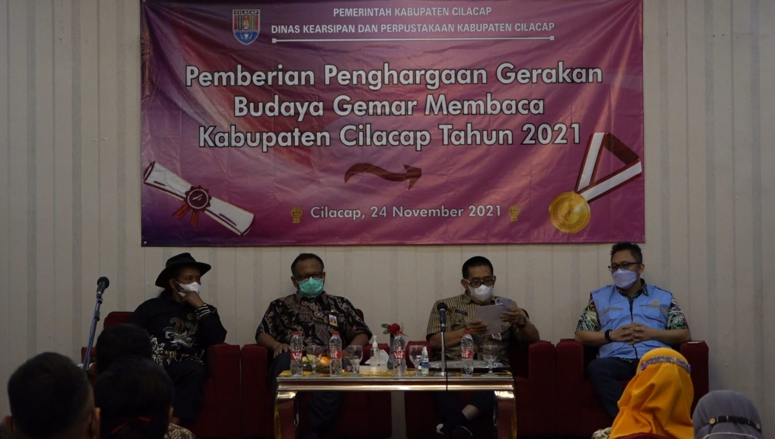 Pemberian Penghargaan Gerakan Budaya Gemar Membaca di Kabupaten Cilacap Tahun 2021. Foto: jatengprov.go.id