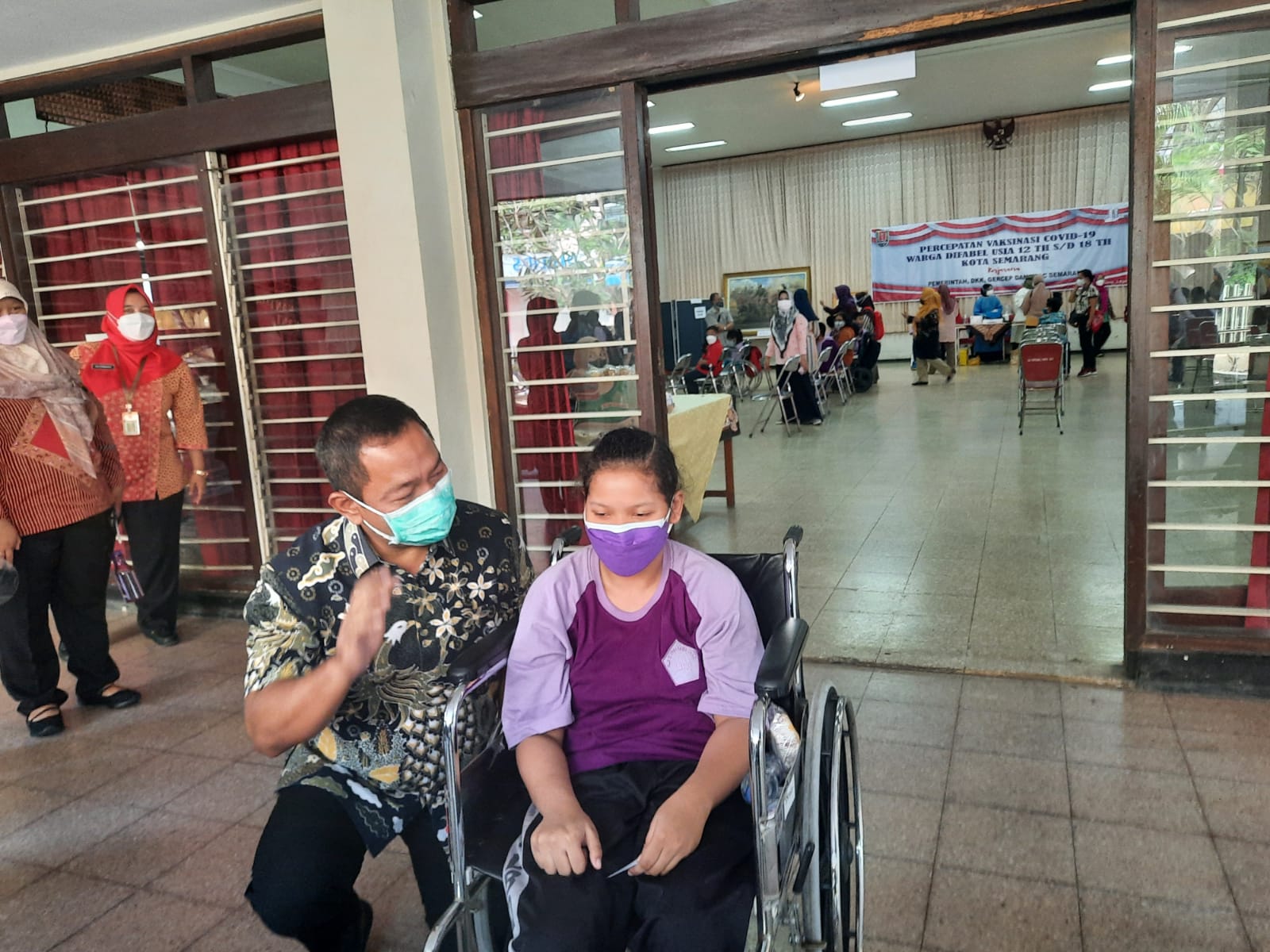 Wali Kota Semarang, Hendrar Prihadi saat menyapa siswa difabel. Foto: semarangkota.go.id