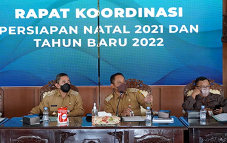 Bupati Pati, Haryanto bersama pejabat Pemkab saat rapat koordinasi persiapan Natal 2021 dan Tahun Baru 2022. Foto: jatengprov.go.id