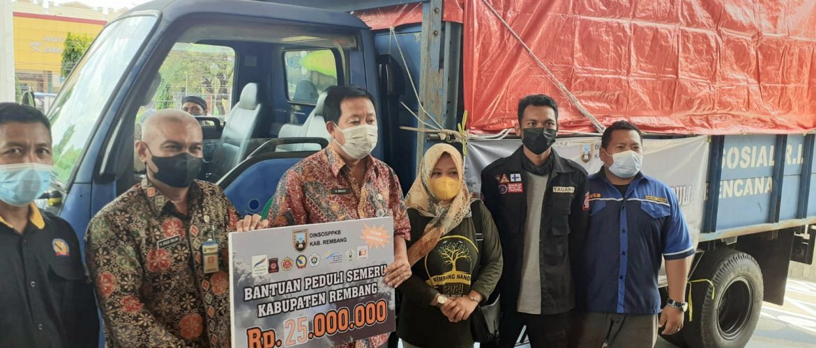 Prosesi pemberangkatan bantuan Pemkab Rembang untuk korban bencana Semeru. Foto: jatengprov.go.id