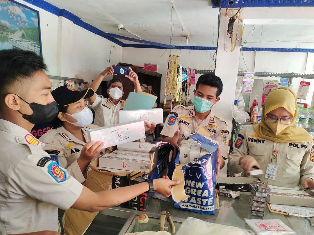 Sidak Rokok Ilegal oleh Satpol PP Klaten. Foto: Instagram @satpolppkab.klaten