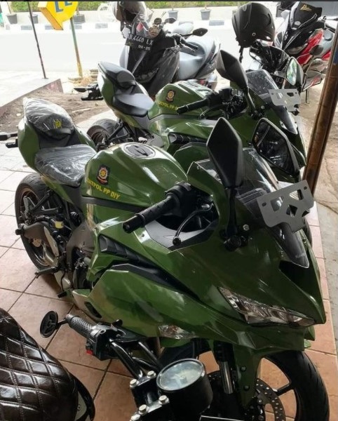2 unit Kawasaki ZX-25R milik Satpol PP DIY. Foto: Instagram @ agoezbandz