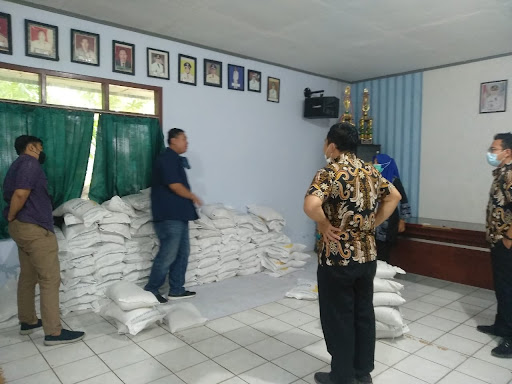 Gudang beras bantuan dari BULOG di Pandeglang. Foto: bulog.go.id