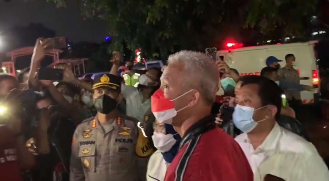 Gubernur Jateng, Ganjar Pranowo saat meninjau RSUP dr. Kariadi Kota Semarang. Foto: tangkapan layar video di twitter @ganjarpranowo