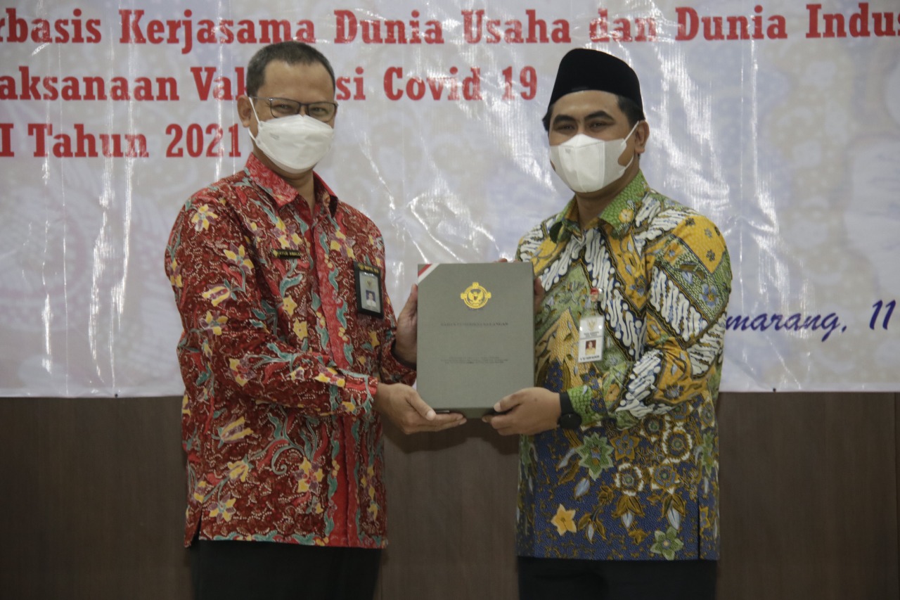 Wagub Jawa Tengah, Taj Yasin saat penyerahan laporan pemeriksaan BPK RI Perwakilan Jateng. Foto: Jatengprov.go.id