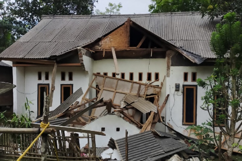 Kondisi kerusakan rumah warga pascagempa bumi di Banten. Foto: Humas BNPB