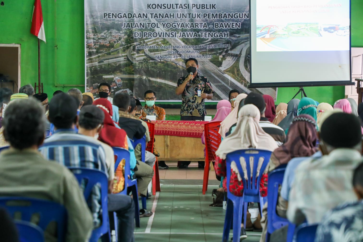 Tim Persiapan Pengadaan Tanah Pembangunan Jalan Tol Yogyakarta-Bawen saat sosialisasi di Tegalrejo Magelang. Foto: jatengprov.go.id