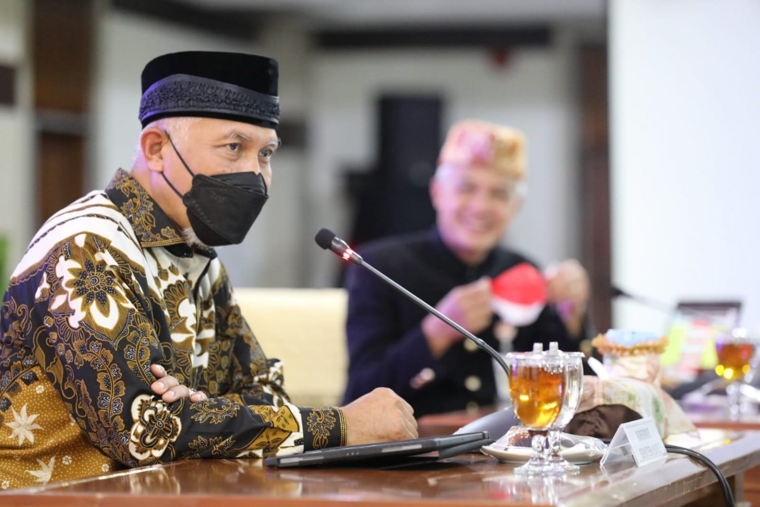 Gubernur Sumbar, Mahyeldi Ansharullah saat beraudiensi dengan Gubernur jateng, Ganjar Pranowo. Foto: jatengprov.go.id