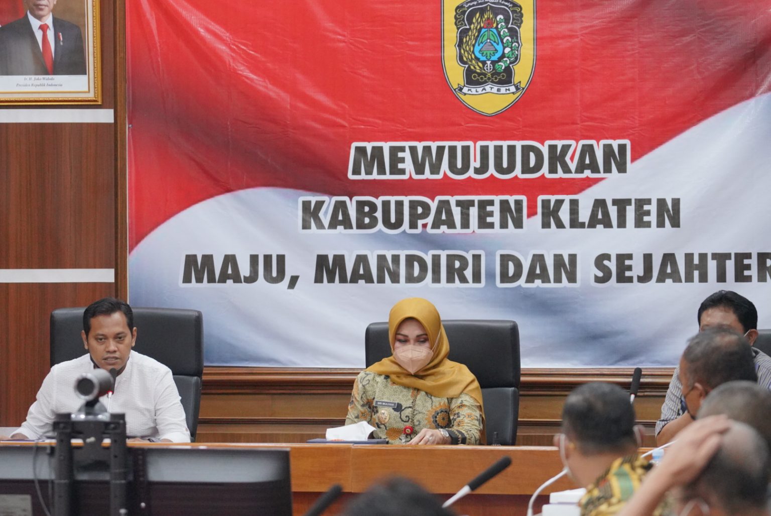 Bupati Klaten, Sri Mulyani, Saat Rakor Pengendalian Covid-19 di Ruang Rapat Utama Gedung B Setda Klaten. Foto: klatenkab.go.id