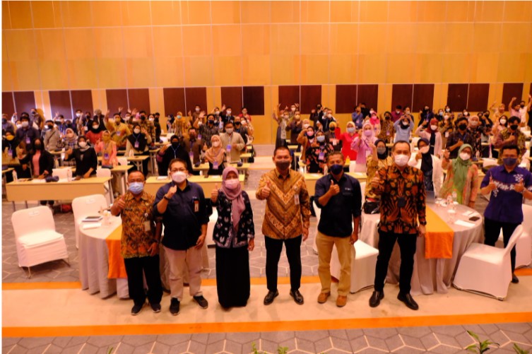 Pejabat setempat saat membuka pelatihan digital marketing UMKM se-Solo Raya. Foto: Diskominfo Jateng