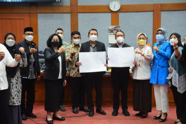 Komisi X DPR RI usai memimpin rapat kerja dengan Menteri Pemuda dan Olahraga Zainudin Amali di Gedung DPR RI. Foto: dpr.go.id