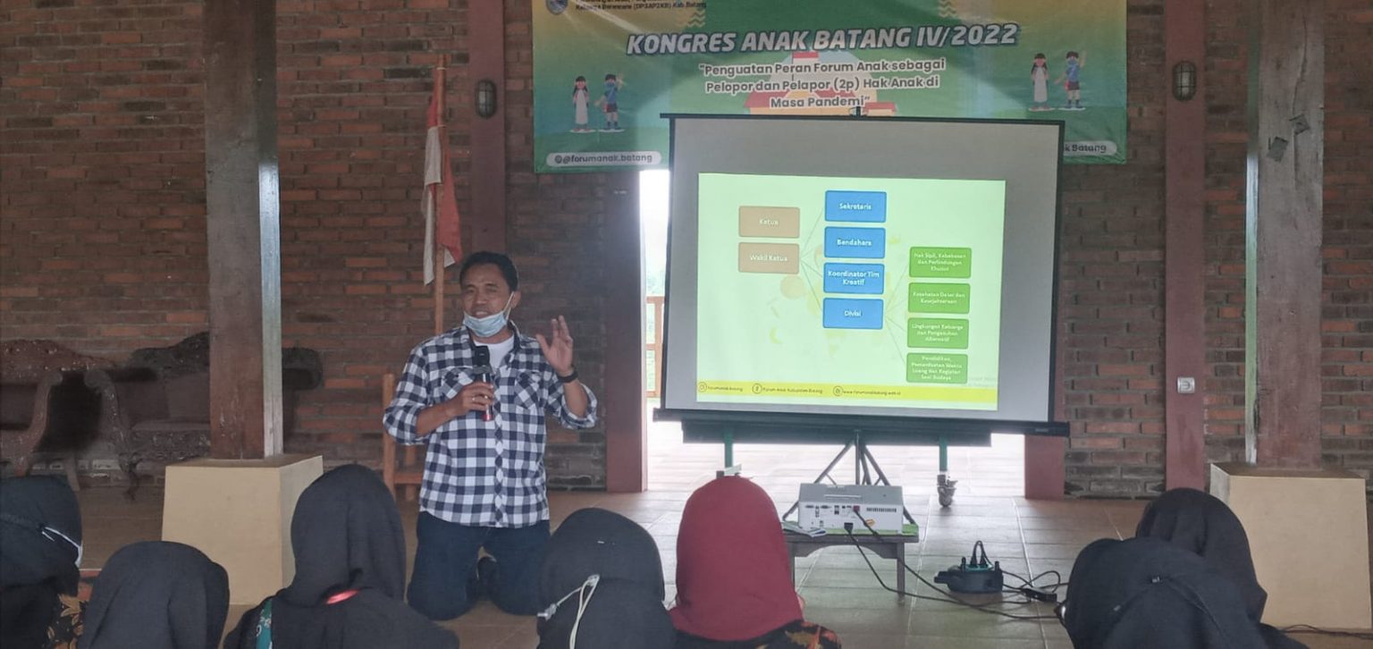 Kepala DP3AP2KB Batang, Supriyono saat Kongres Anak di Agro Wisata Selopajang, Kecamatan Blado, Batang. Foto: jatengprov.go.id