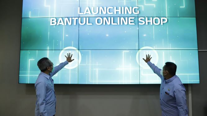 Bupati Bantul, Abdul Halim Muslih, saat peluncuran aplikasi BOS. Foto: bantulkab.go.id