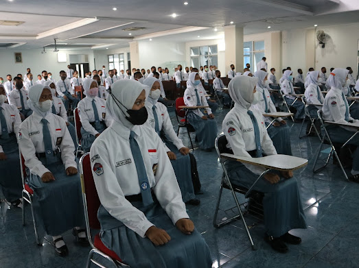 Siswi SMKN Jateng saat mengikuti pembelajaran. Foto: jatengprov.go.id