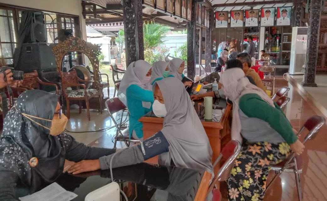 Launching percepatan vaksinasi Covid-19 di Pendapa Dipokusumo Purbalingga. Sumber foto: purbalinggakab.go.id