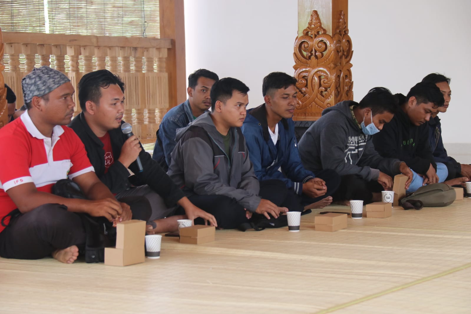 Para pemuda dari Blora yang ikuti pelatihan peternal milenial di Bengkel Sapi Kalijeruk, Yogyakarta. Sumber: blorakab.go.id