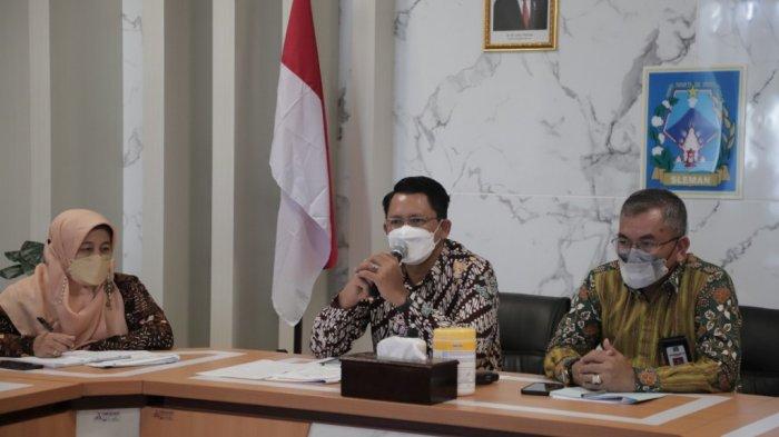 Wakil Bupati Sleman, Danang Maharsa, saat rakor bersama TPID Sleman, Selasa (5/4). Foto: slemankab.go.id.