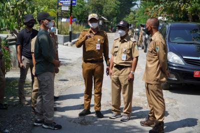 Bupati Gunungkidul bersama Kepala DPUPRKP meninjau lokasi pembangunan salah satu proyek besar pada 2022. Foto: gunungkidulkab.go.id