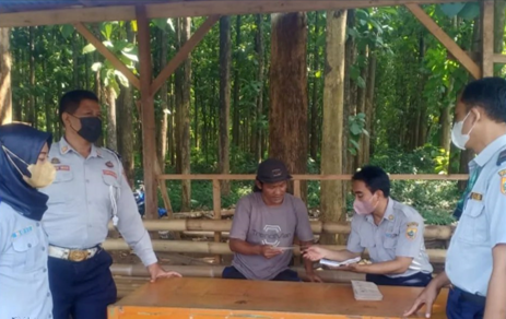 Dishub Pemalang melakukan sosialisasi dan imbauan kepada para pengusaha depot pasir dan batu terkait SE Kemenhub No. 40 Tahun 2022. Sumber foto: Instagram @dishubpemalang