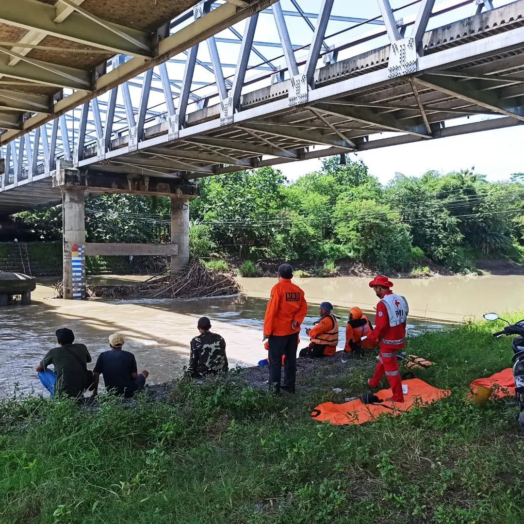 BPBD Kabupaten Pemalang melaksanakan Giat Opsar Orang Hanyut di Sungai Comal. (Foto: instagram.com/bpbd_pemalang)