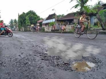 Ilustrasi jalan rusak di Klaten. Sumber: klatenkab.go.id