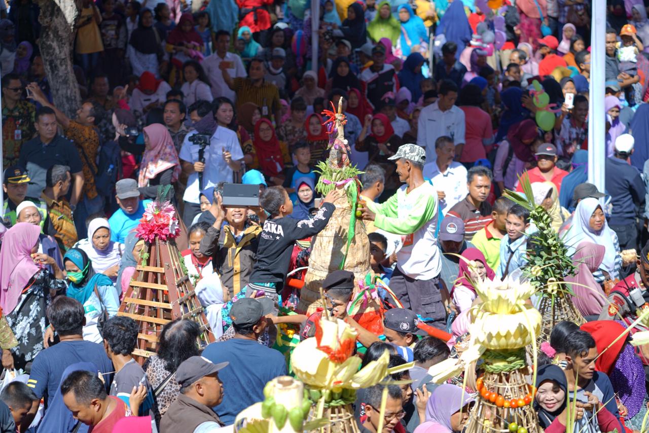 Dokumentasi tradisi Grebeg Syawalan pada tahun 2019. Sumber: klatenkab.go.id