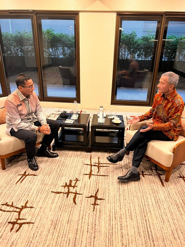 Menparekraf RI, Sandiaga Salahuddin Uno saat menemui Menlu Singapura, Vivian Balakrishnan. Sumber: kemenparekraf.go.id