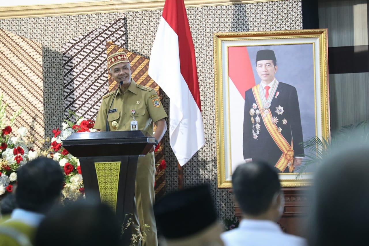 Gubernur Jateng, Ganjar Pranowo, saat menginstruksikan ASN berkoordinasi tindaklanjuti munculnya kasus hepatitis akut. (Foto: jatengprov.go.id)