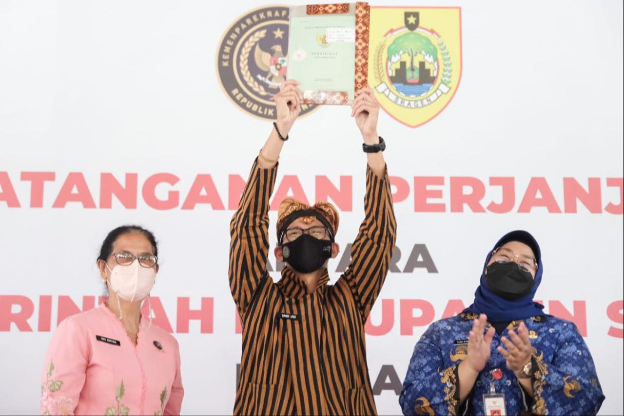 Kemenparekraf dan Pemkab Sragen lakukan penandatanganan perjanjian hibah tanah. Sumber foto: kemenparekraf.go.id