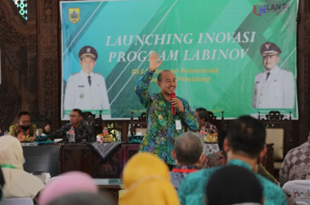 Bupati Pemalang, Mukti Agung Wibowo saat meluncurkan inovasi program Labinov. Sumber foto: Instagram @masagungbupatine