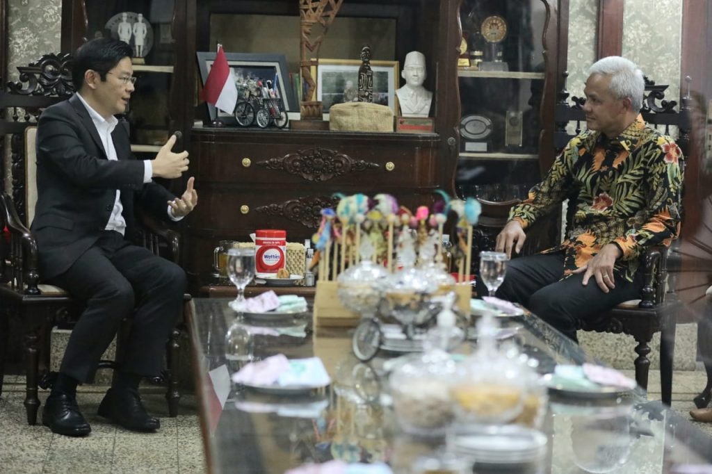 Pertemuan antara Ganjar Pranowo dan Menteri Keuangan Singapura, Lawrence Wong, di Puri Gedeh, Rabu (18/5). Sumber: jatengprov.go.id