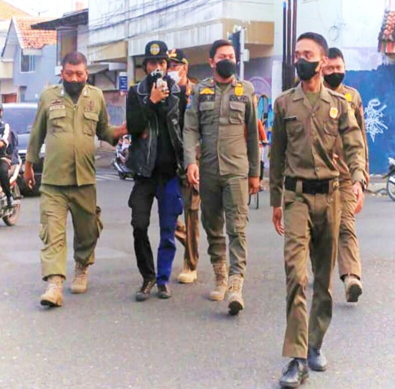 Satpol PP Kabupaten Pemalang menggelar penertiban anak jalanan di sejumlah persimpangan lalu lintas. (Foto: twitter.com/satpolpp_PML)