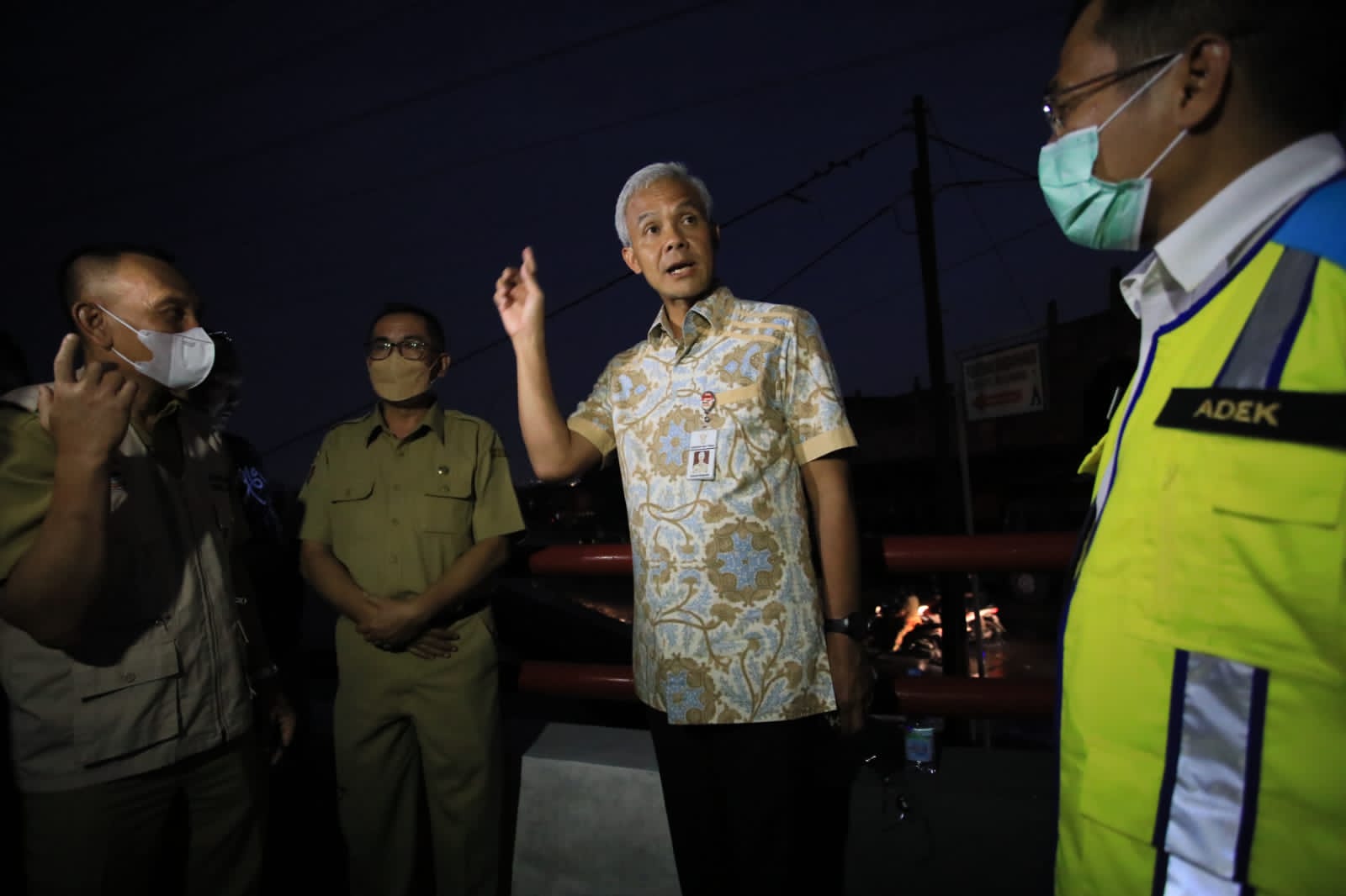 Gubernur Jawa Tengah, Ganjar Pranowo meninjau titik banjir di Kota Semarang. Sumber foto: jatengprov.go.id
