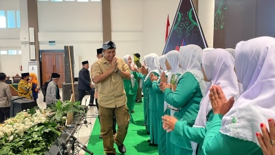 Bupati Pemalang, Mukti Agung Wibowo saat menghadiri pengukuhan Pengurus Fatayat NU Kabupaten Pemalang. Sumber foto: pemalangkab.go.id