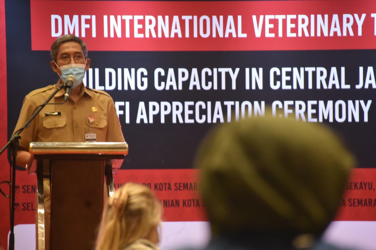 Sekda Jateng, Sumarno saat menghadiri acara Dog Meat Free Indonesia (DMFI) International Veterinary Training. Sumber foto: jatengprov.go.id