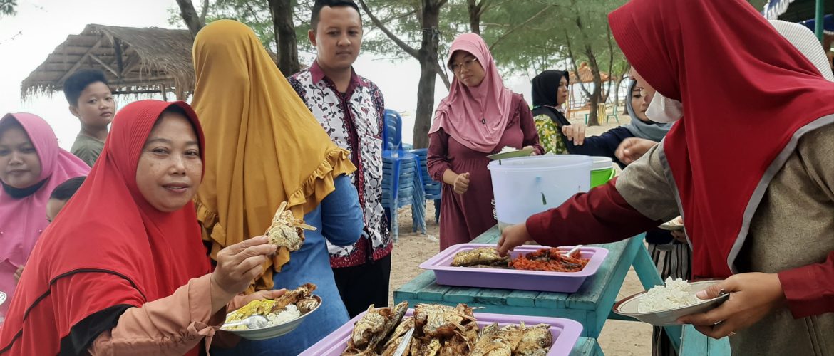 Ragam olahan ikan yang dibuat oleh warga Desa Pasar Banggi. Sumber: rembangkab.go.id