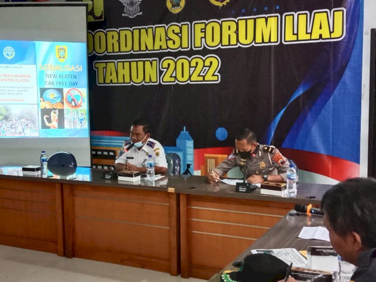 Dishub Klaten bersama jajaran TNI, POLRI, POL-PP dan ORARI melakukan rakor membahas Klaten New Car Free Day. Foto: dishub.klaten.go.id