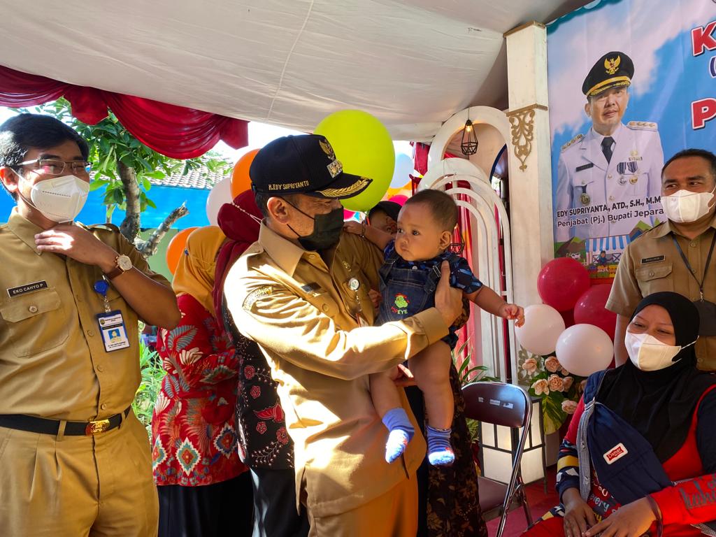 Kegiatan pencanangan Bulan Imunisasi Anak Nasional (BIAN) di Jepara. Sumber: jepara.go.id