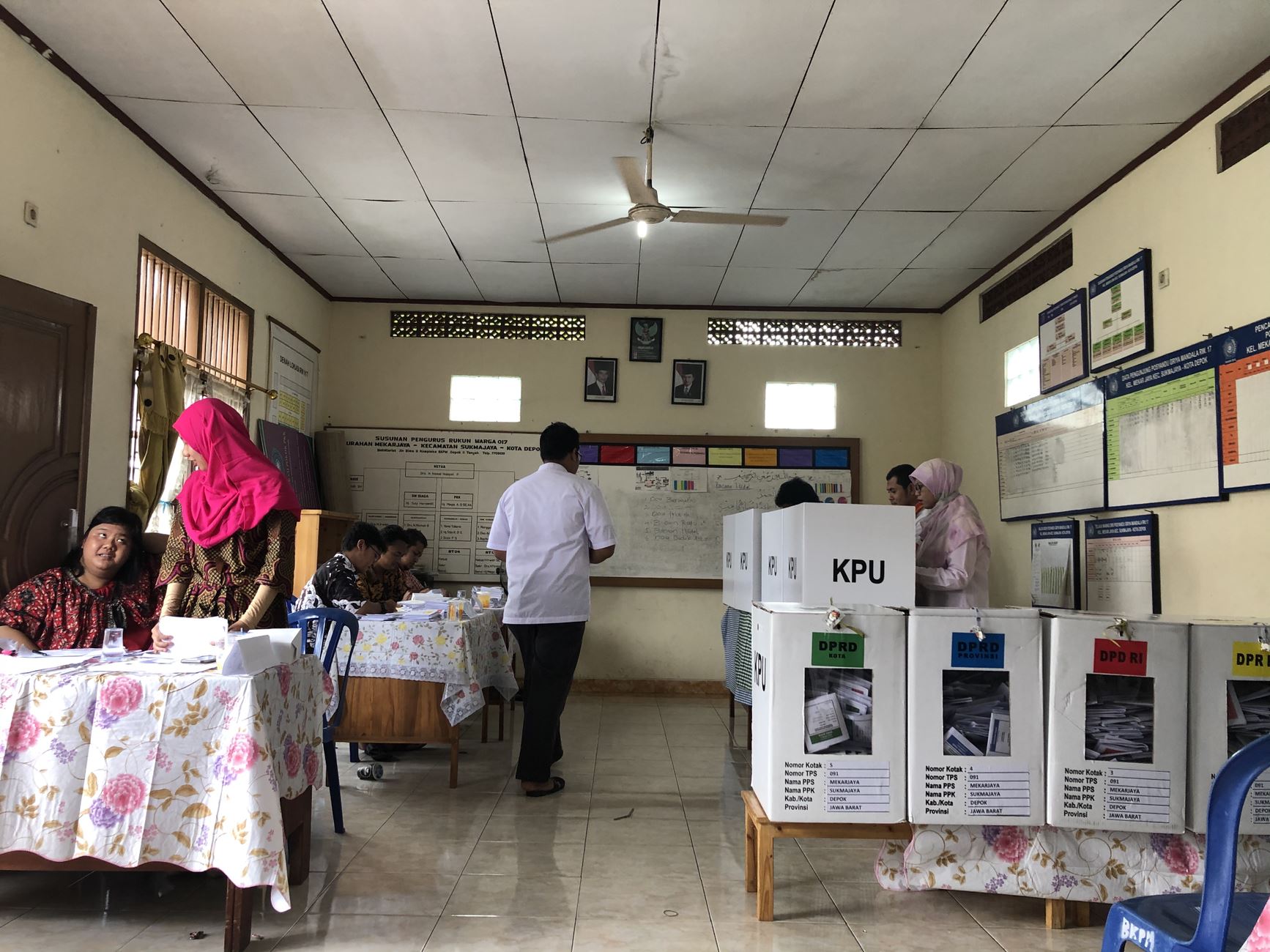 Warga mencoblos saat Pemilu 2019 (ist)