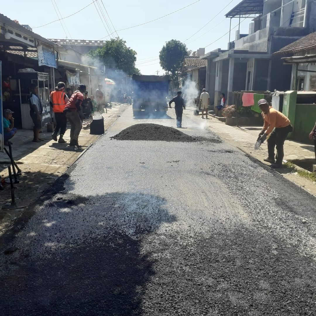 DPUTR Pemalang berkoordinasi bersama UPJI Wilayah VII Petarukan telah melaksanakan pengaspalan di Ruas Jalan Tegalsari-Kendalsari, Rabu (29/6). (Foto: instagram.com/dputrkabpml)