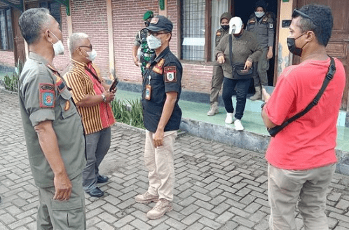 Satpol PP bersama petugas gabungan saat menggelar operasi penyakit masyarakat. Sumber: Instagram Satpol PP
