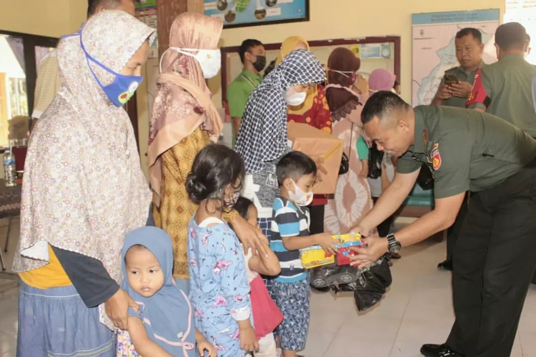 Dinkes Klaten Bersama Kodim 0723 menggelar penyuluhan stunting dan bakti sosial, Kamis (7/7). Foto: Instagram @kodim_0723_klaten