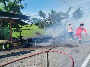 BPBD Kabupaten Pemalang melakukan pemadaman kebakaran sebuah warung di Desa Kabunan, Kecamatan Taman. Sumber foto: Instagram @bpbd_pemalang