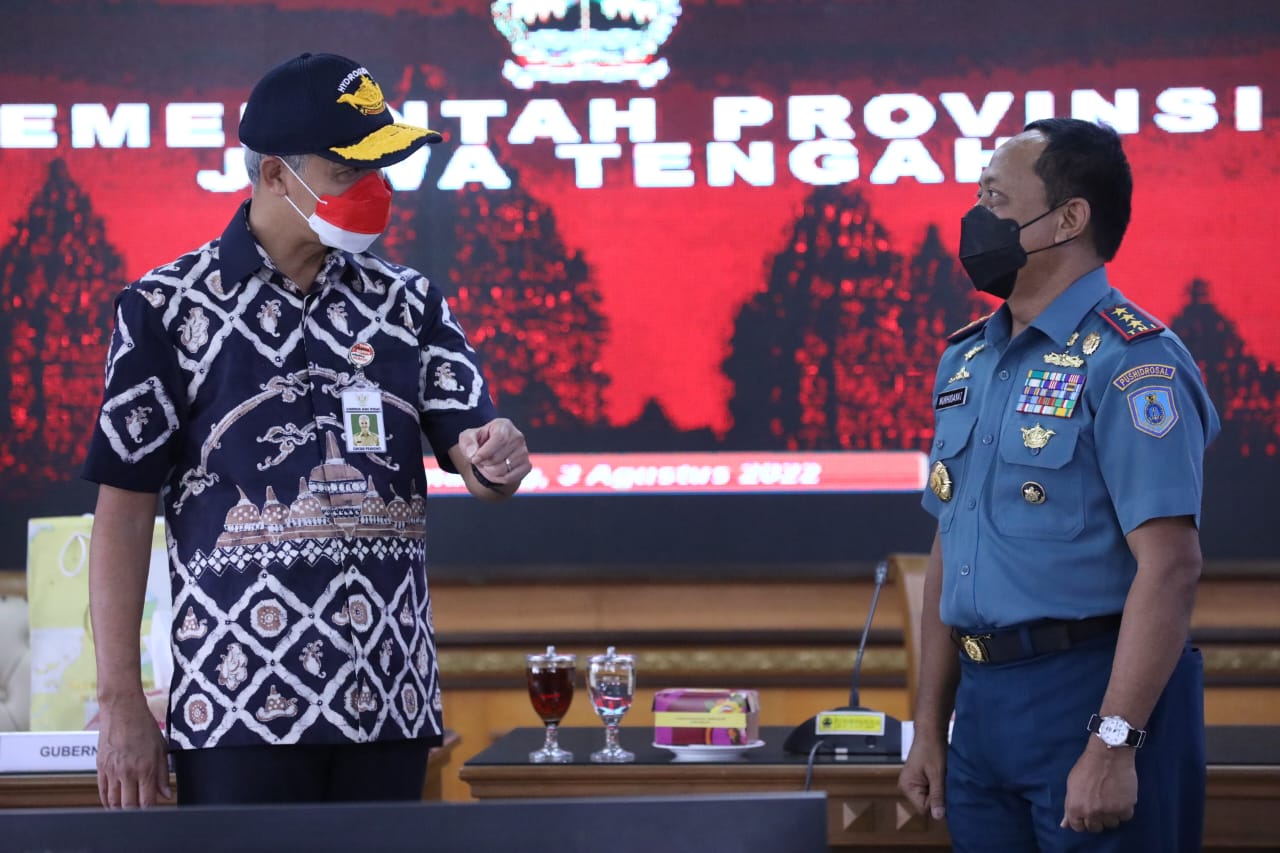 Audiensi Ganjar pranowo dengan Komandan TNI AL. Sumber: jatengprov.go.id