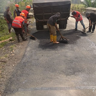 DPUTR Kabupaten Pemalang melakukan pemeliharaan ruas jalan Karangsari-Pulosari. Sumber foto: Instagram @dputrkabpml