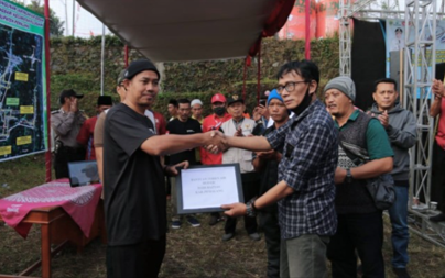 Bupati Pemalang, Mukti Agung Wibowo menghadiri peresmian jaringan air bersih Desa Jurangmangu, Kecamatan Pulosari. Sumber foto: pemalangkab.go.id