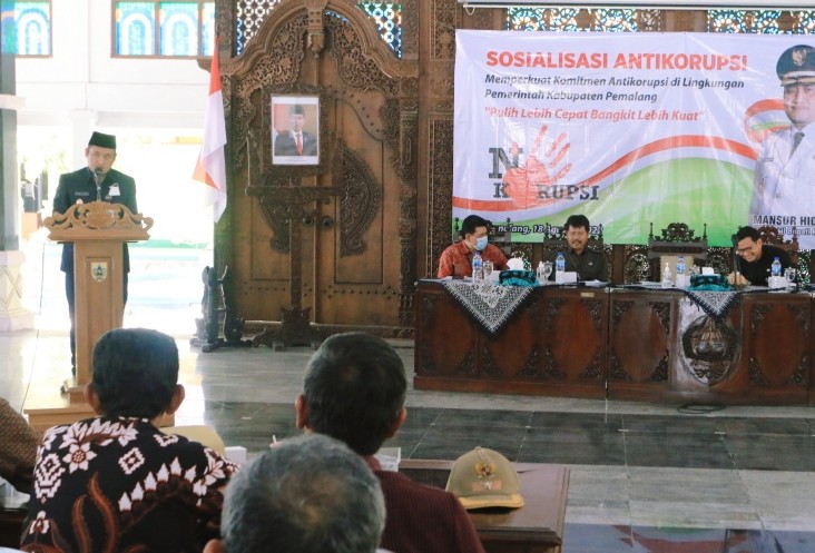 Wakil Bupati Pemalang, Mansur Hidayat saat membuka sosialisasi antikorupsi. Sumber foto: pemalangkab.go.id