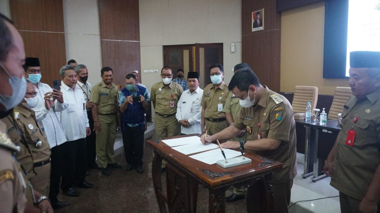 Pemkot dan Kemenag Kota Pekalongan tanda tangani komitmen tentang pendampingan, konseling dan pemeriksaan tiga bulan pra nikah. Sumber foto: pekalongankota.go.id