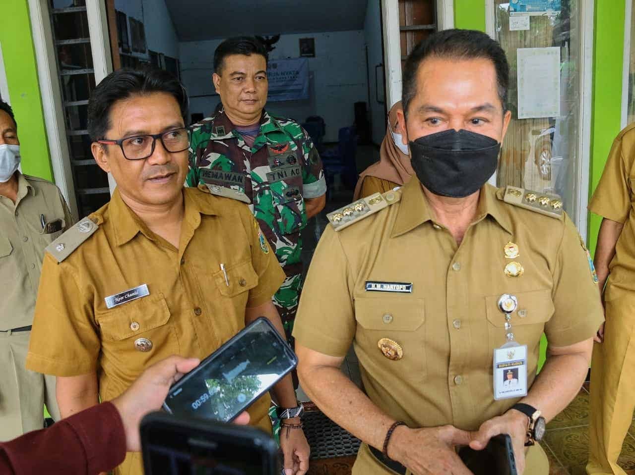 Bupati Kudus saat memantau pelayanan publik di Desa Purworejo. Sumber: kuduskab.go.id